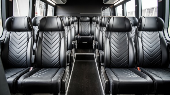 15 passenger minibus rental brentwood