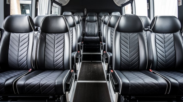 18 passenger minibus rental brentwood