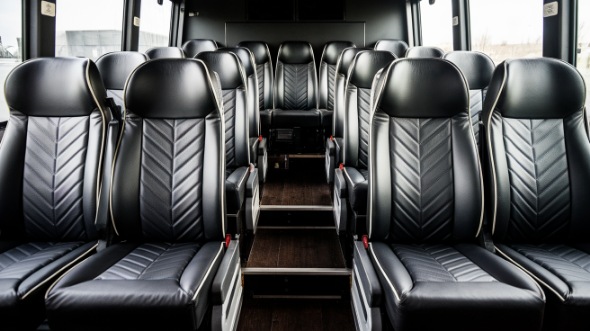 28 passenger minibus rental brentwood