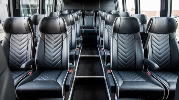 35 passenger minibus rental brentwood